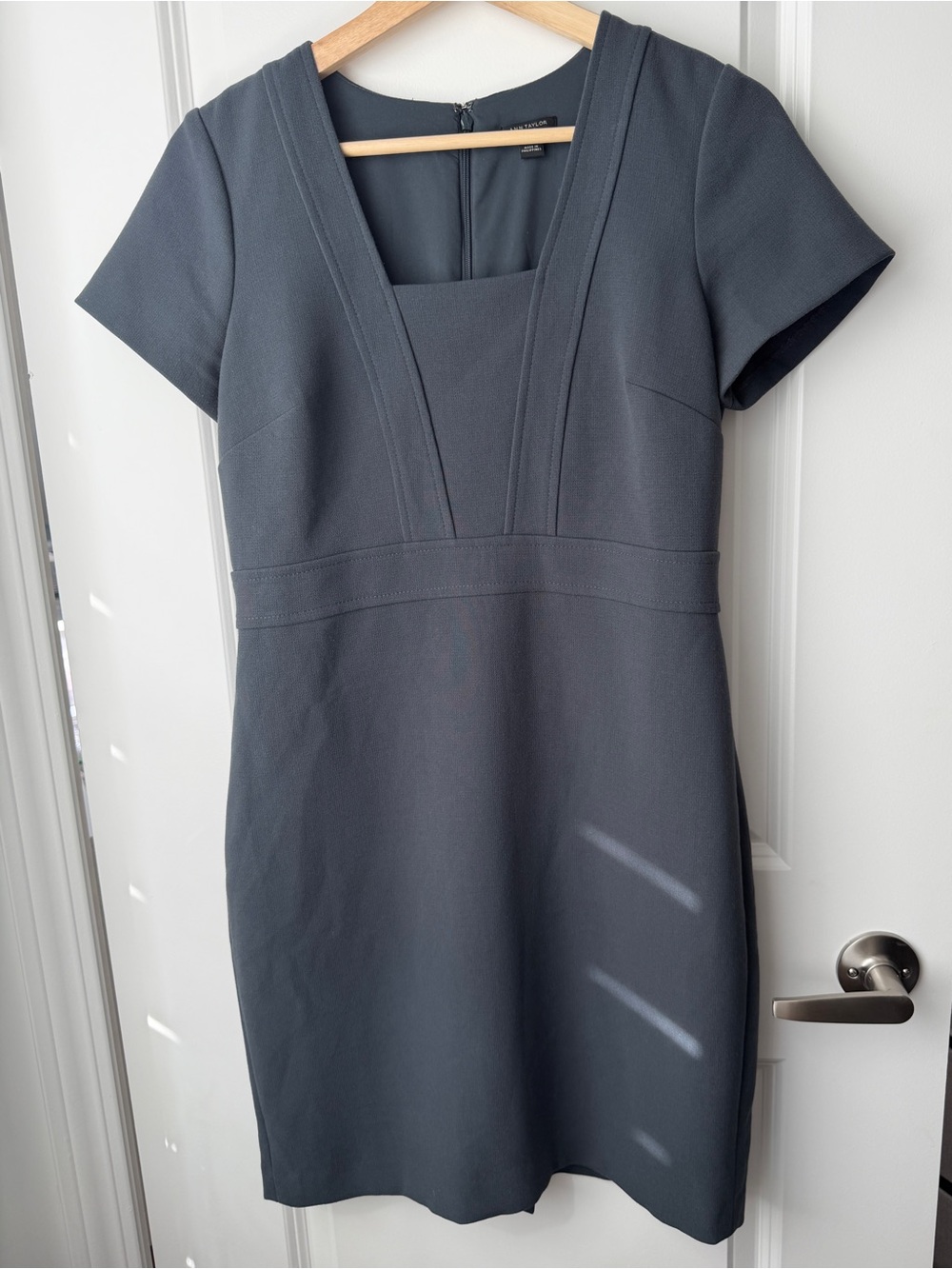 Ann Taylor Short-Sleeve Sheath Dress Size 4 Petite